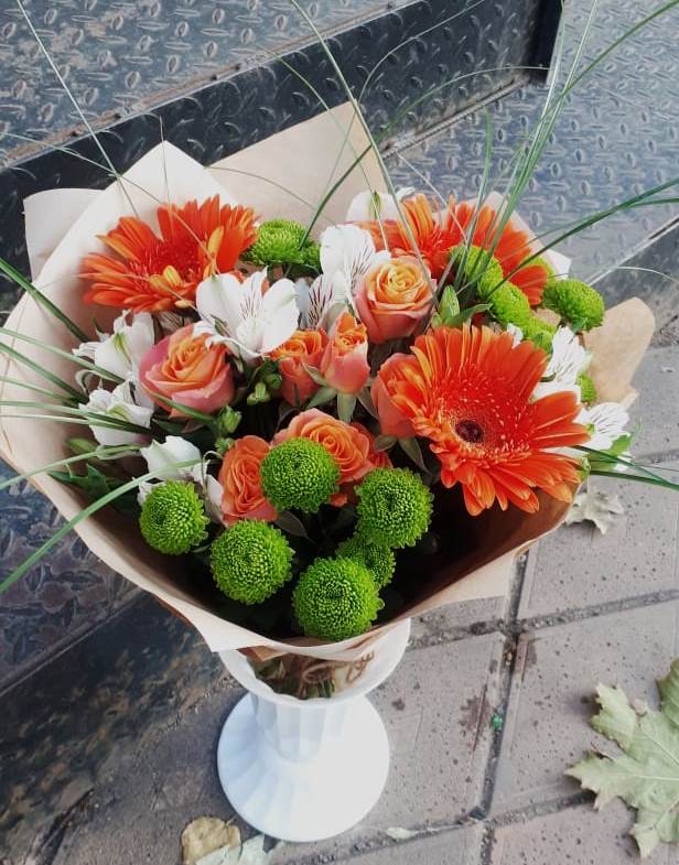 Букет цветов из: Герберы, Хризантемы, Альстромерии и Розы в Сараи