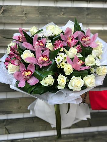 Букет цветов из: Розы и Хризантемы в Сараи