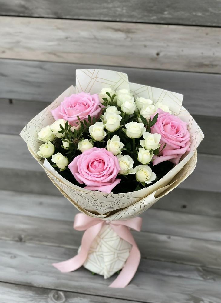 Букет цветов из: Розы в Сараи