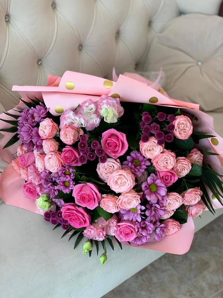 Букет цветов из: Хризантемы, Розы и Лизиантусы в Сараи