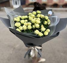 Букет Белые кустовые розы Солинеро в Сараи