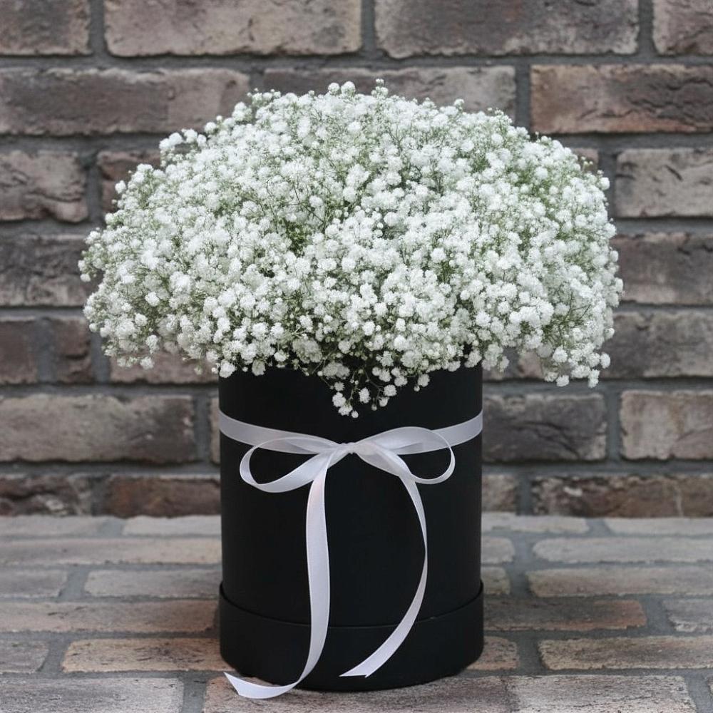 Цветочная композиция из Гипсофила в шляпной коробке в Сараи