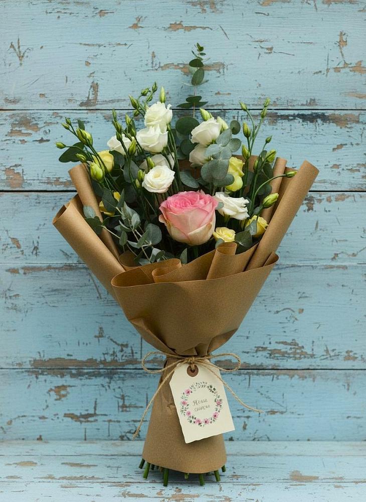 Букет цветов из: Розы и Лизиантусы в Сараи