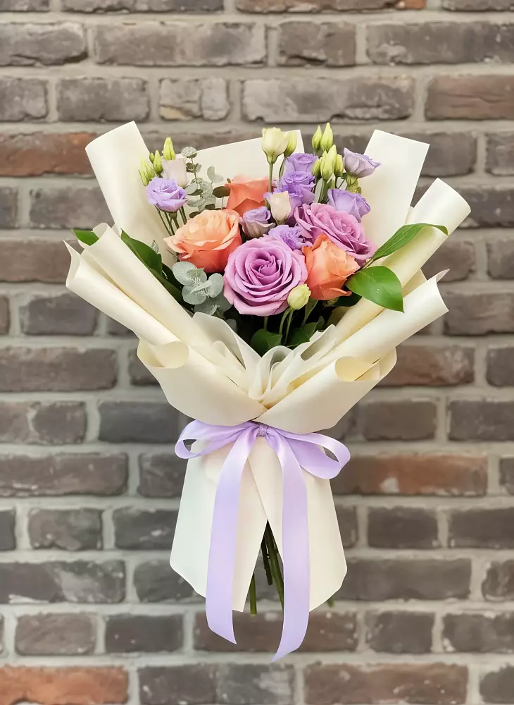 Букет цветов из: Лизиантусы и Розы в Сараи