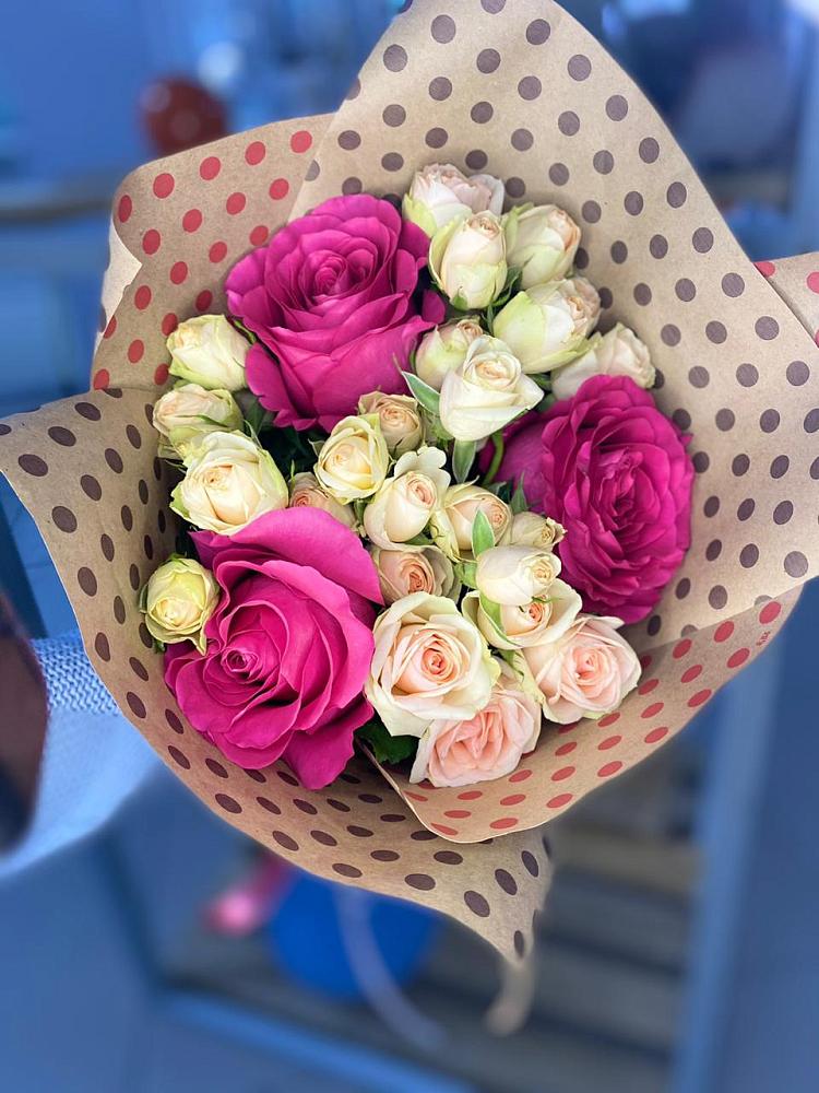 Букет цветов из: Розы в Сараи