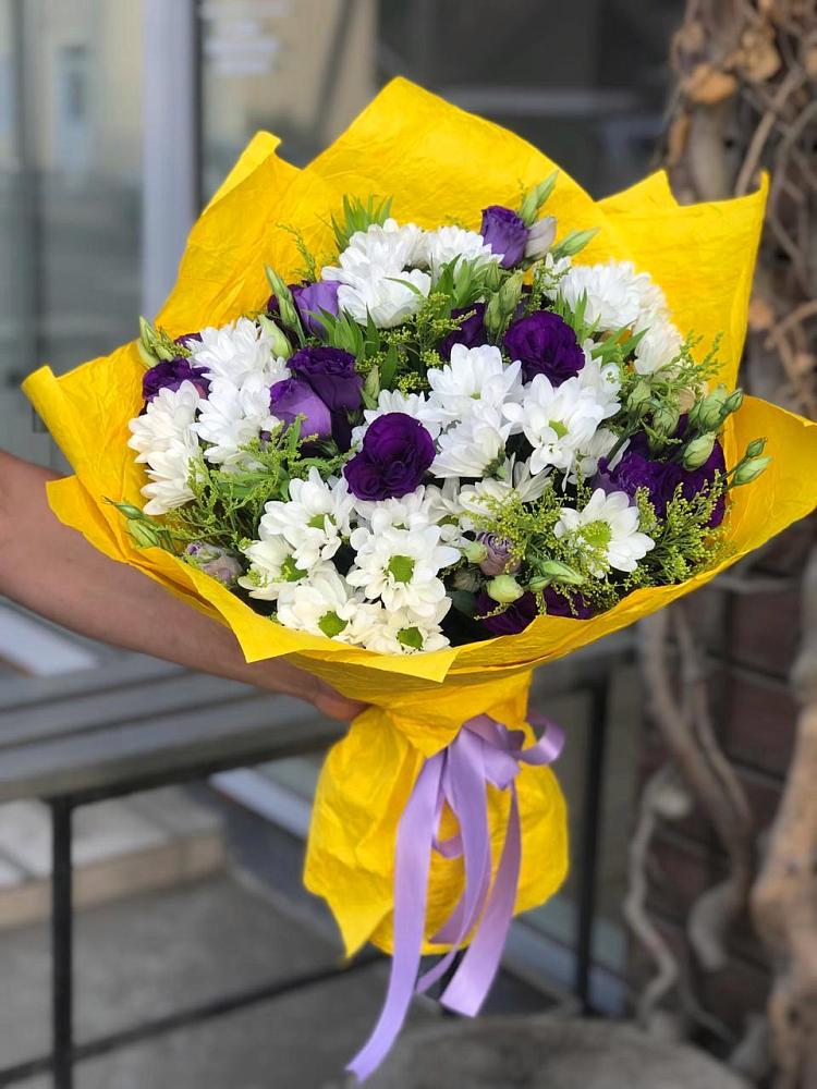 Букет цветов из: Ирисы, Хризантемы и Ромашки в Сараи