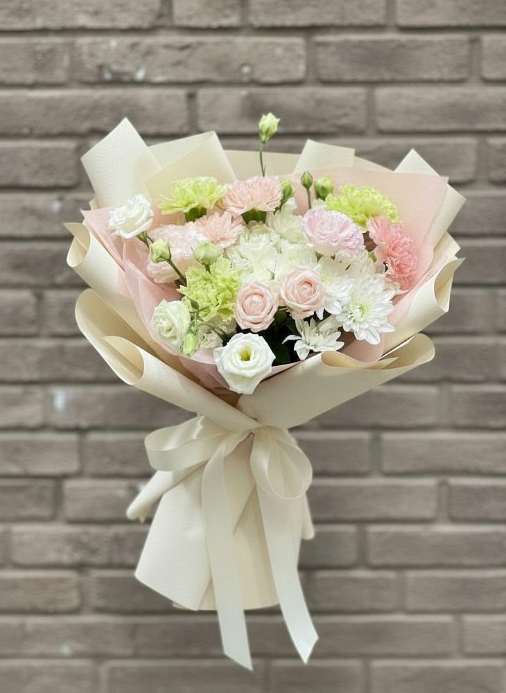 Букет цветов из: Гвоздики, Розы, Лизиантусы и Хризантемы в Сараи