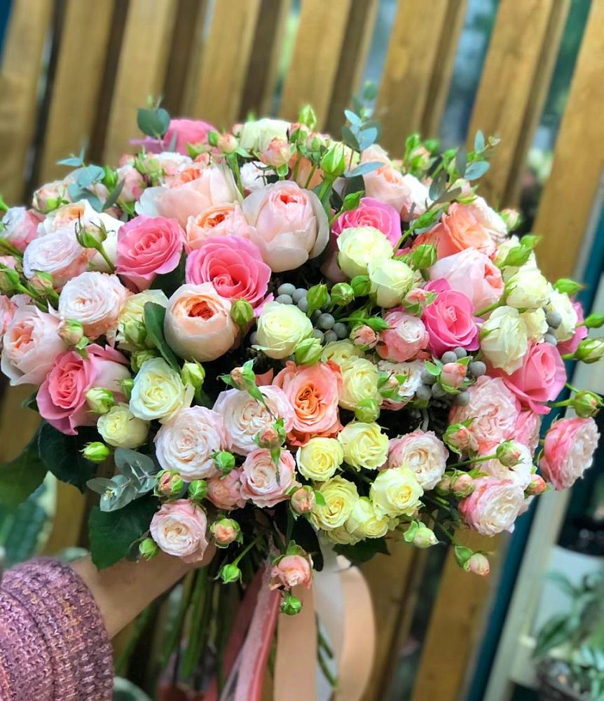 Букет цветов из: Розы в Сараи