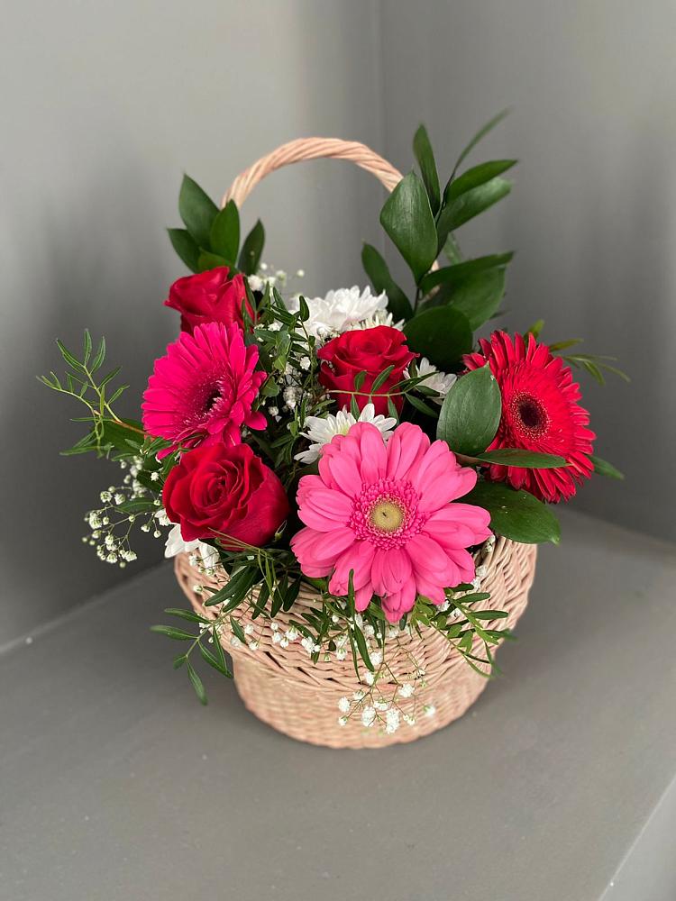 Цветочная композиция из Розы, Хризантемы и Герберы в корзине в Сараи