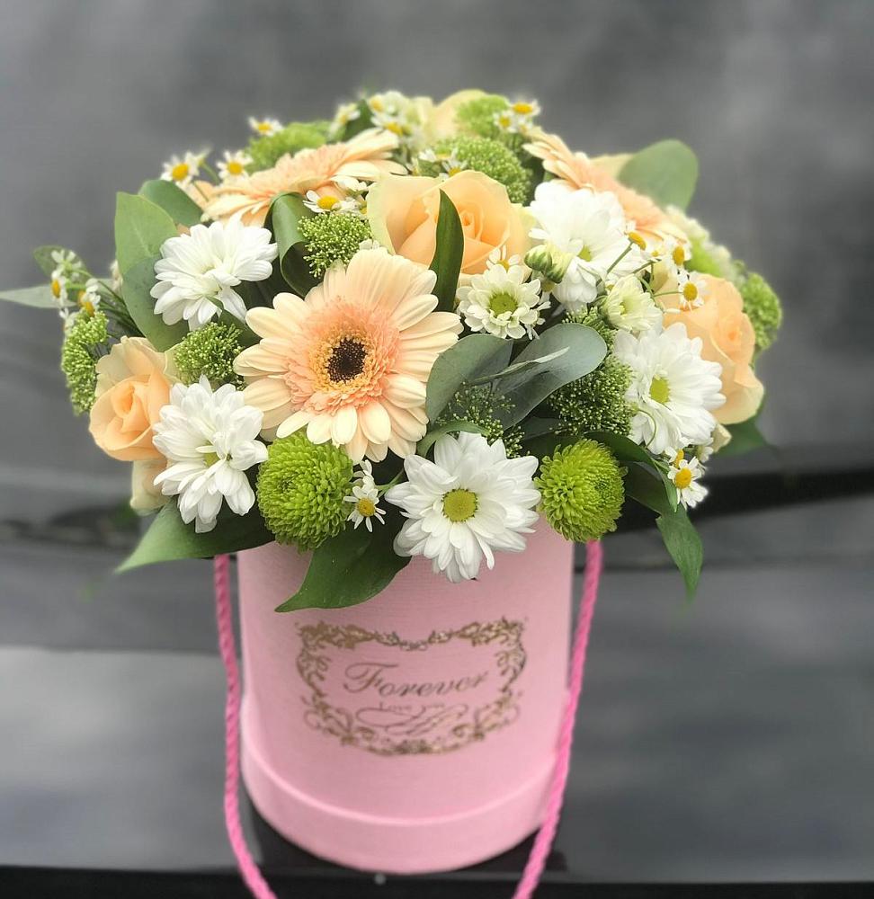 Цветочная композиция из Розы, Герберы и Хризантемы в шляпной коробке в Сараи