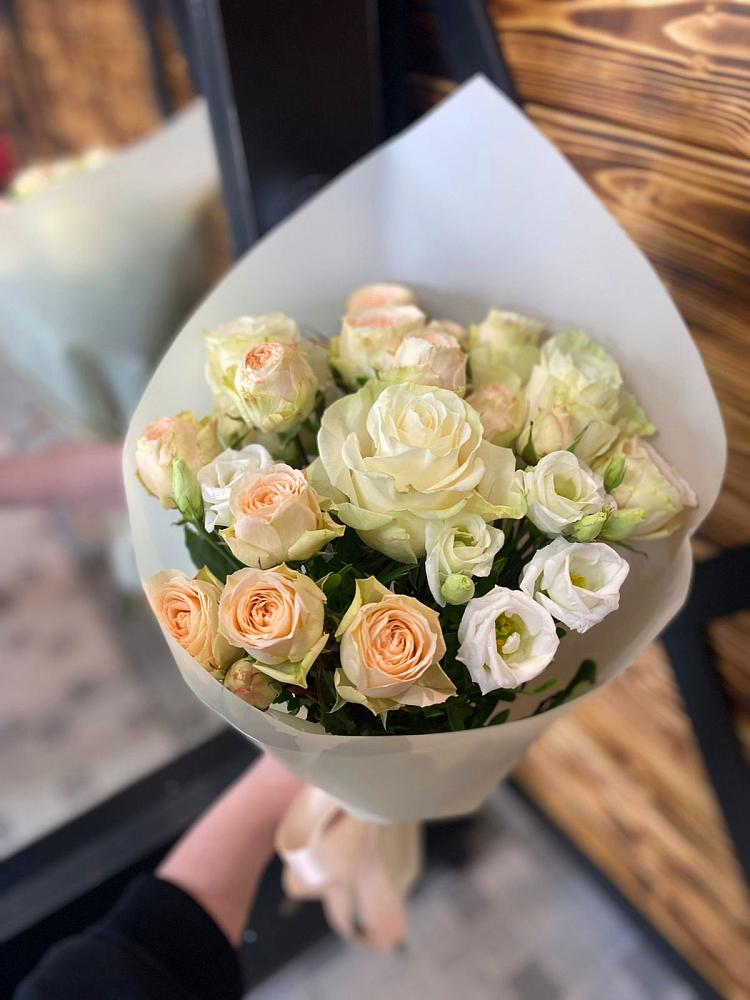 Букет цветов из: Розы и Лизиантусы в Сараи